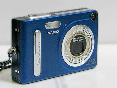 青い古いカメラ